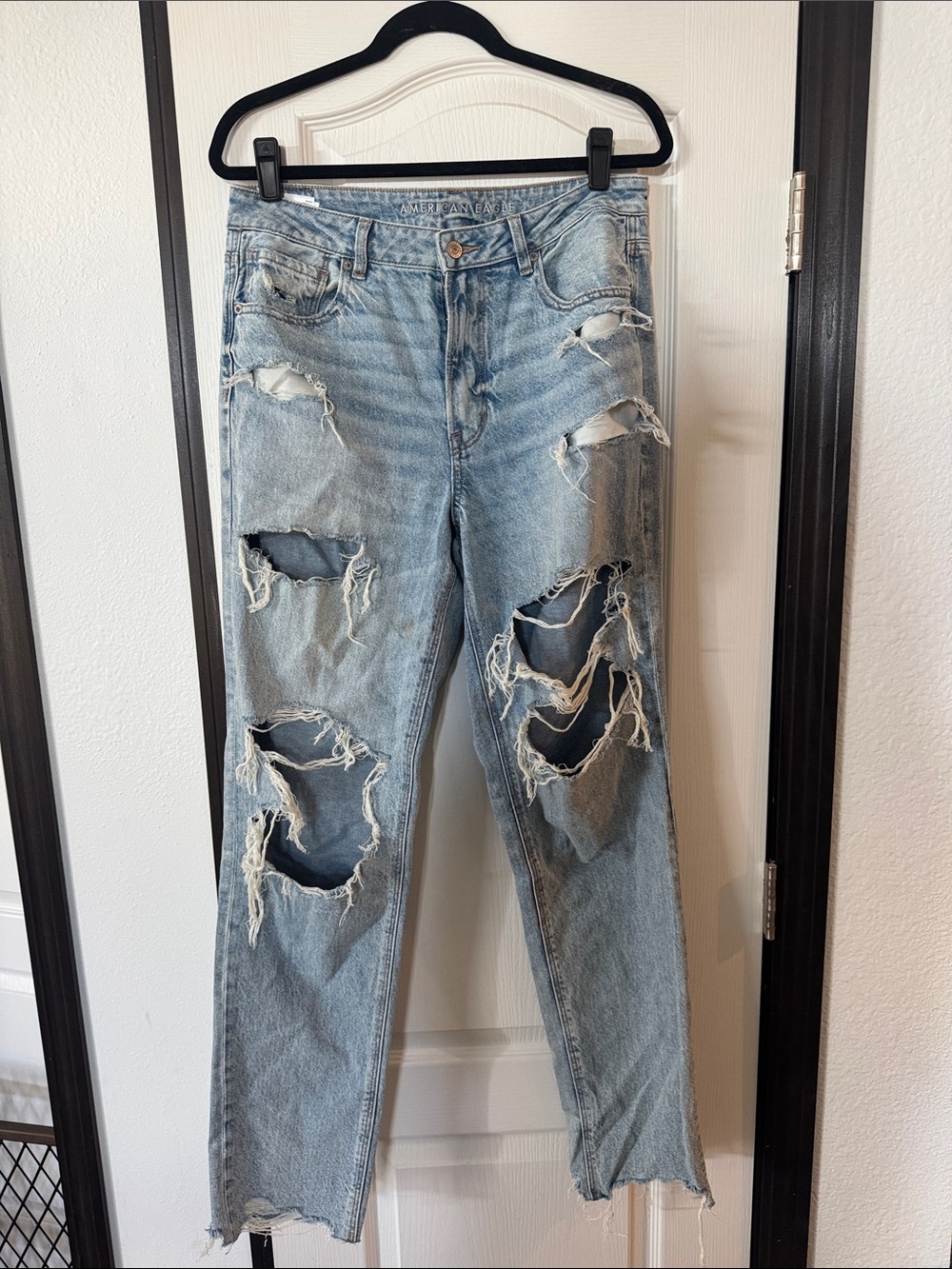 American Eagle Outfitters Light Blue Distressed Boyfriend Jeans